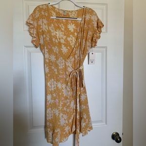 NWT Billabong Yellow Floral Wrap Dress. Size M.